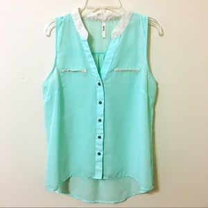 ✨4/$25✨ Y2K Sleeveless Blouse - Pastel Green / Cream - Medium